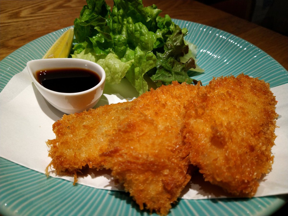 sakefun_zokkon's tweet photo. 本日もまもなく揚がります。マジうまいアジフライ🤤毎日早い者勝ち🤤
#渋谷 #居酒屋 #sakefunぞっこん #アジフライ #席あります https://t.co/yRxwUTv5Tm