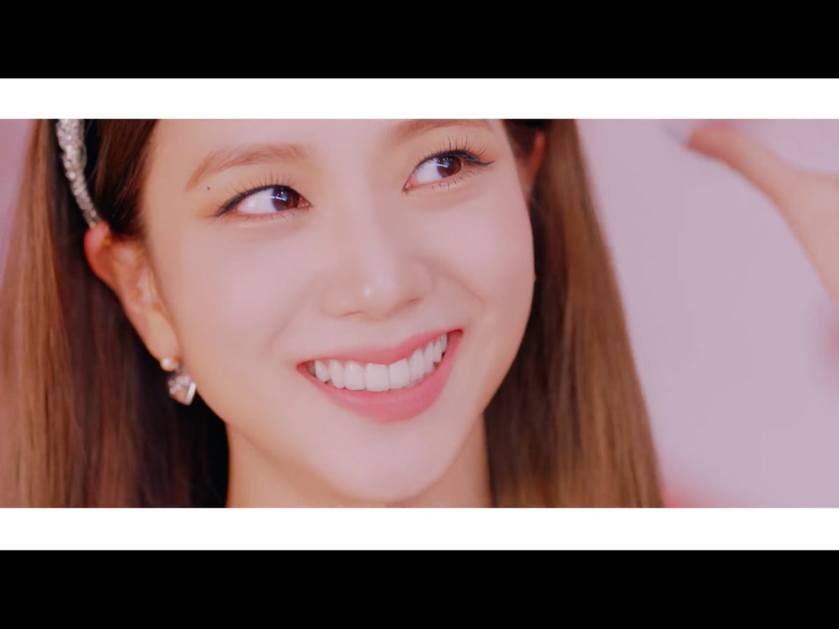  #IceCream   M/V stills a thread: @BLACKPINK  @selenagomez note: please do appreciate this... it takes a lot of time and isn’t as easy as it looks like.