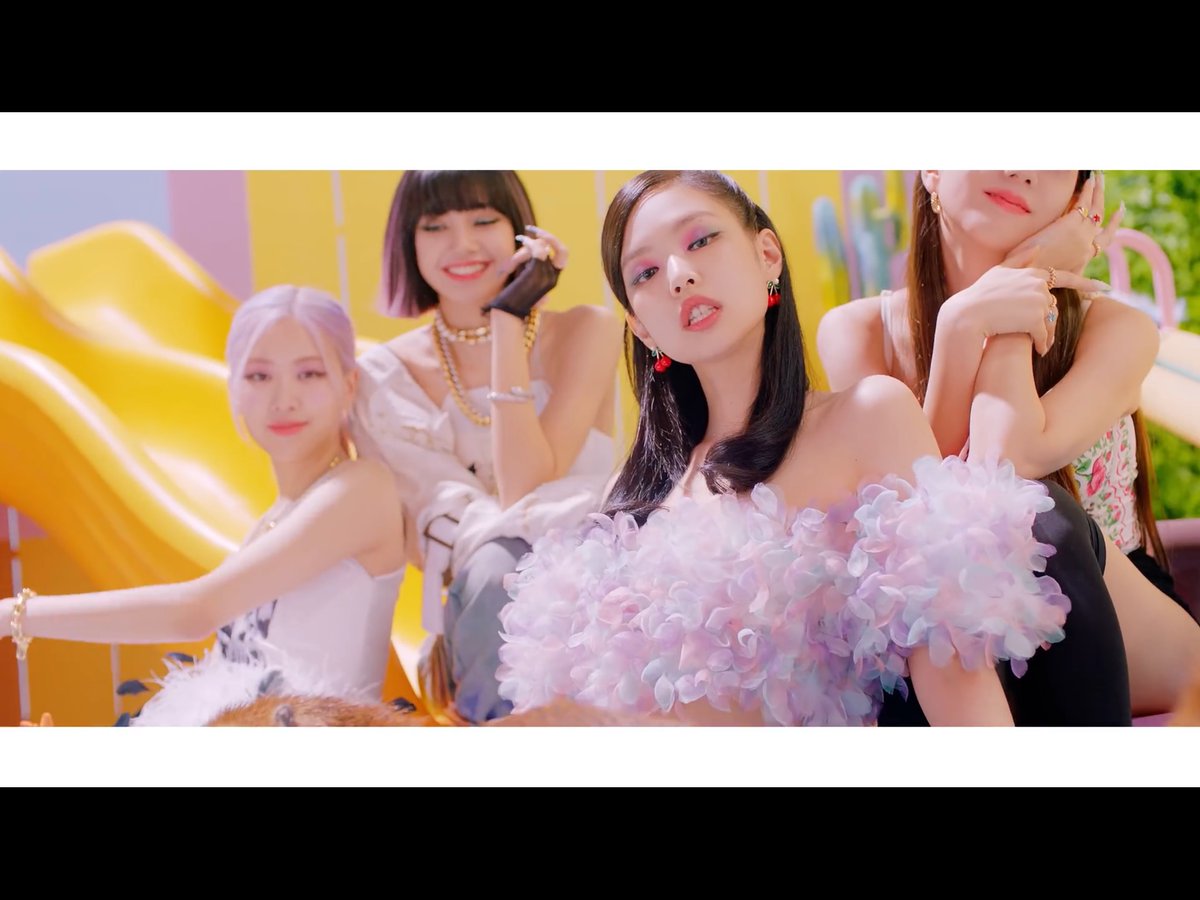  #IceCream   M/V stills a thread: @BLACKPINK  @selenagomez note: please do appreciate this... it takes a lot of time and isn’t as easy as it looks like.