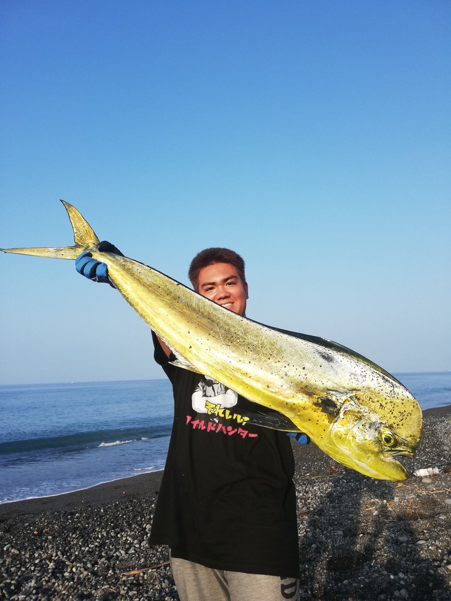 yuma5429's tweet photo. うおおおおおおおおおおおお！！
メーターオーバー、109cm！！！！

左右の人がヒットから仕掛けを上げてくださったり、ハンドランディングをしようとして下さったりと、周りの人の協力があってこそ取れました✨

きもてぃいいいいいい！ https://t.co/clcxCTvFCm
