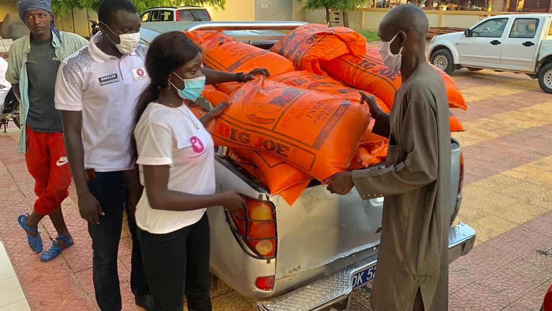Basket_Senegal's tweet photo. Solidarité #COVID : Youssou Ndoye @yndoye35 et United Project 1 soutiennent les populations de Linguères 🇲🇱🏀
#youssoundoye #unitedproject #kebetu #Senegal #Solidarity https://t.co/HUX7aHKRD9