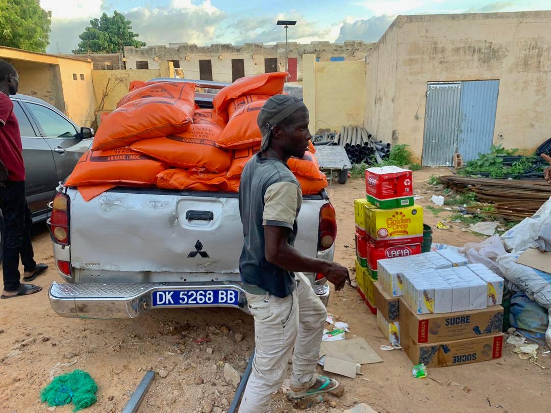Basket_Senegal's tweet photo. Solidarité #COVID : Youssou Ndoye @yndoye35 et United Project 1 soutiennent les populations de Linguères 🇲🇱🏀
#youssoundoye #unitedproject #kebetu #Senegal #Solidarity https://t.co/HUX7aHKRD9