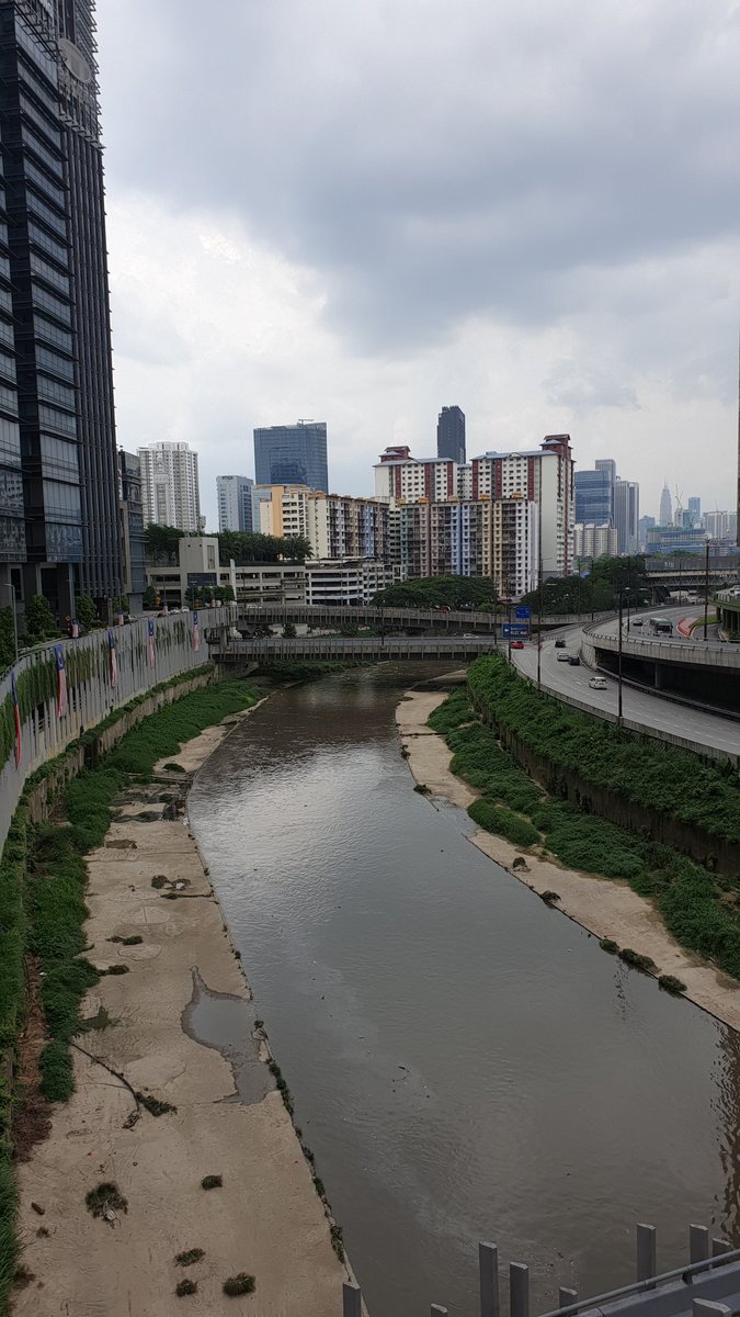 From  #KLEcoCity, anthr bridge 2  #GardensMall. I wanna come at dawn one day & birdwatch. While walking, enjoy the view & appreciate the hard efforts & lives of  #foreignworkers to build our city. One vietnamese died, & 5 othrs injured just 4 this bridge. One's leg was amputated.