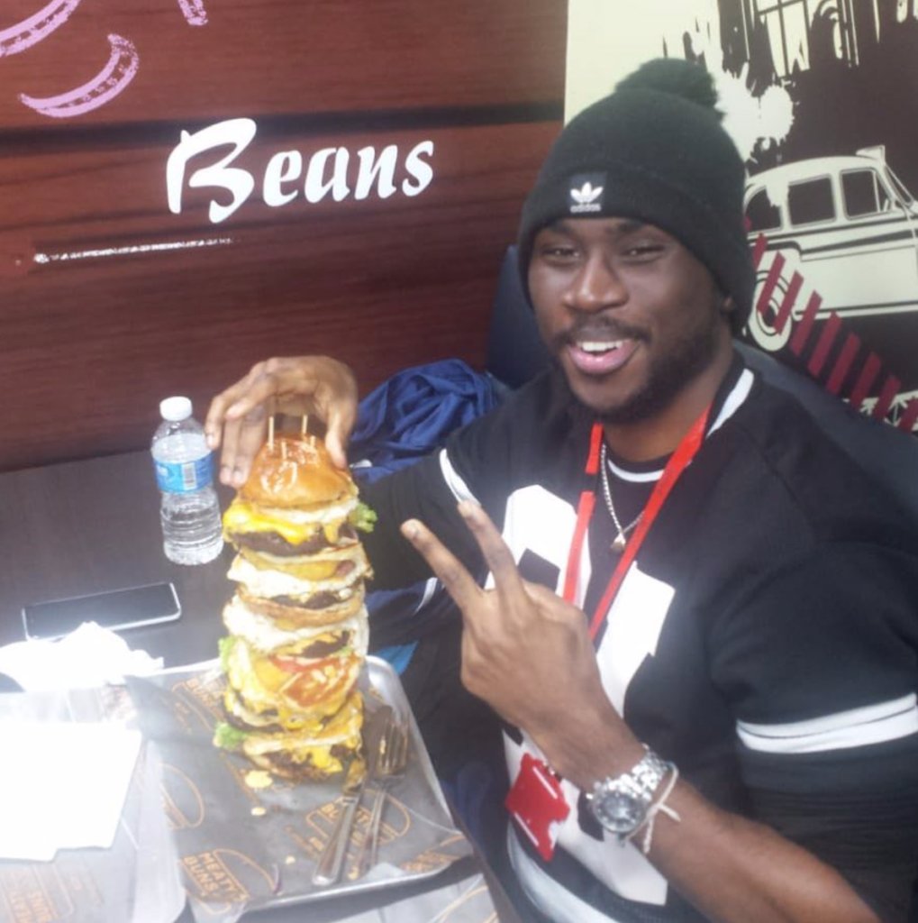 MeatyBuns's tweet photo. #Throwback to one of our Challenge Burgers.

Do you think you could take on the challenge? 🤔 https://t.co/iXeJvkUpPN