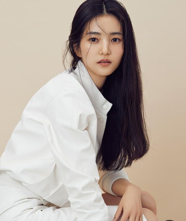  #KimTaeRi• 30 years old (April 24, 1990)Latest drama/upcoming film: Little Forest , Space Sweepers