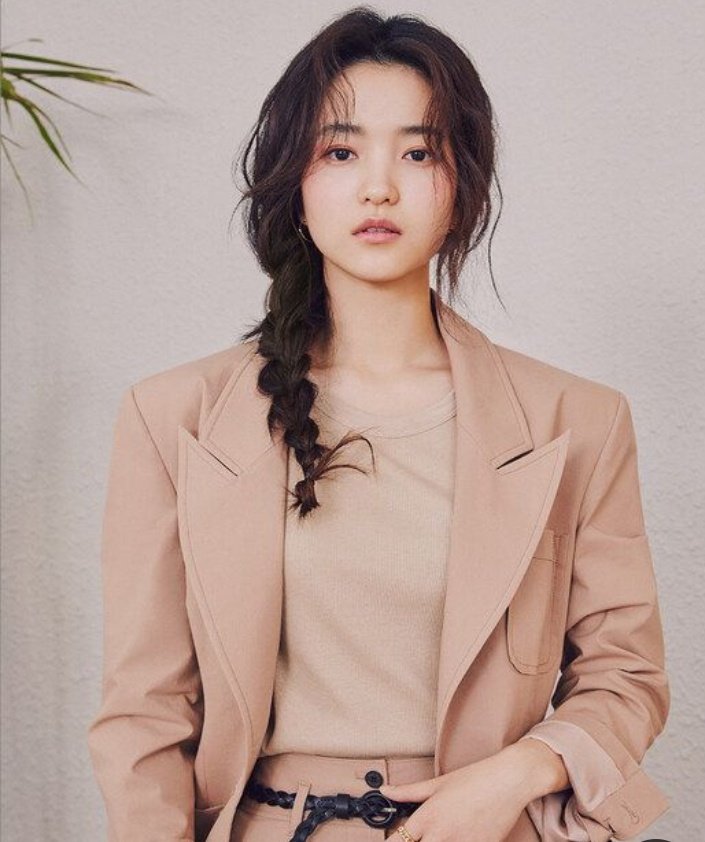  #KimTaeRi• 30 years old (April 24, 1990)Latest drama/upcoming film: Little Forest , Space Sweepers