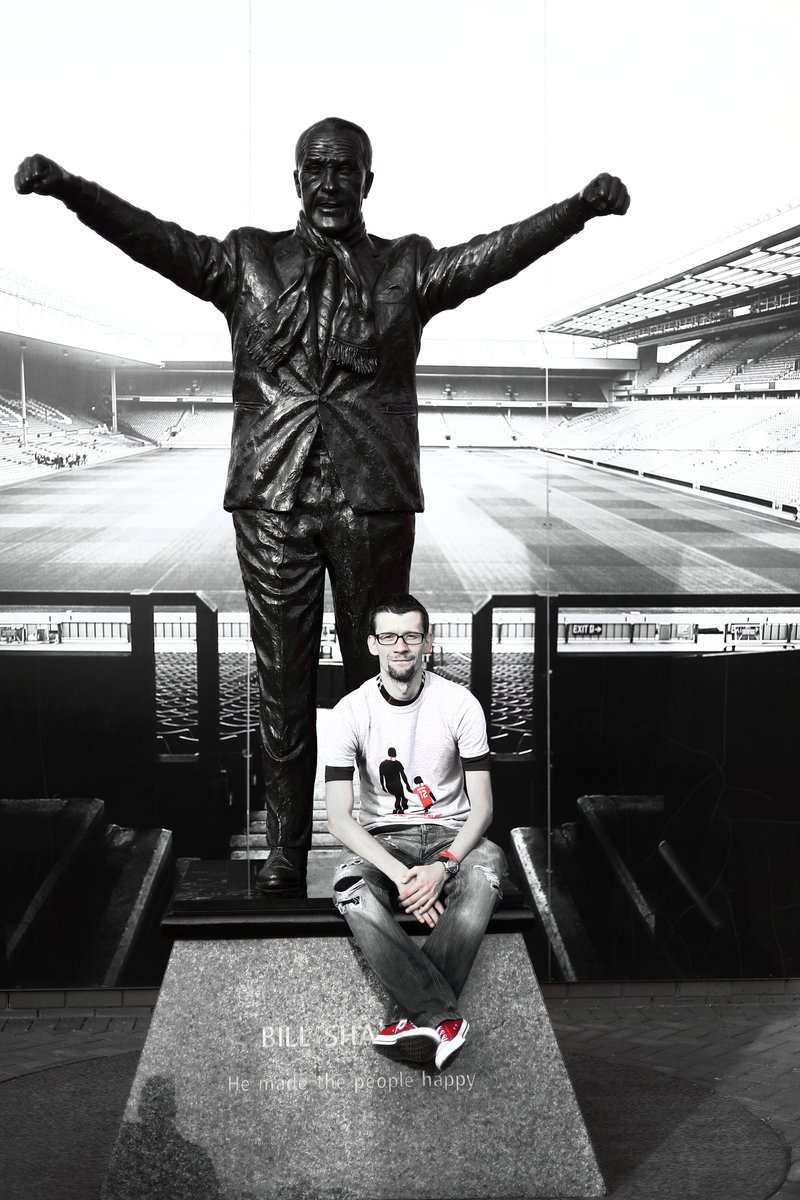 LeBangry's tweet photo. [Shanks] #Anfield #Liverpool #StreetPhoto #Canon #CanonFavPic #Photology #BangrYAventuras #AlwaysRed #BlackAndWhitePhotography #BNW #HashtagsHaveSouls #ExpoSure #ThePhotoHour #Football #StreetSoul Tee: @hatscarforabadg @markmcveigh
 #YNWA #LFC @LFC @ThePhotoHour @LensAreLive https://t.co/8c5okOMhCG