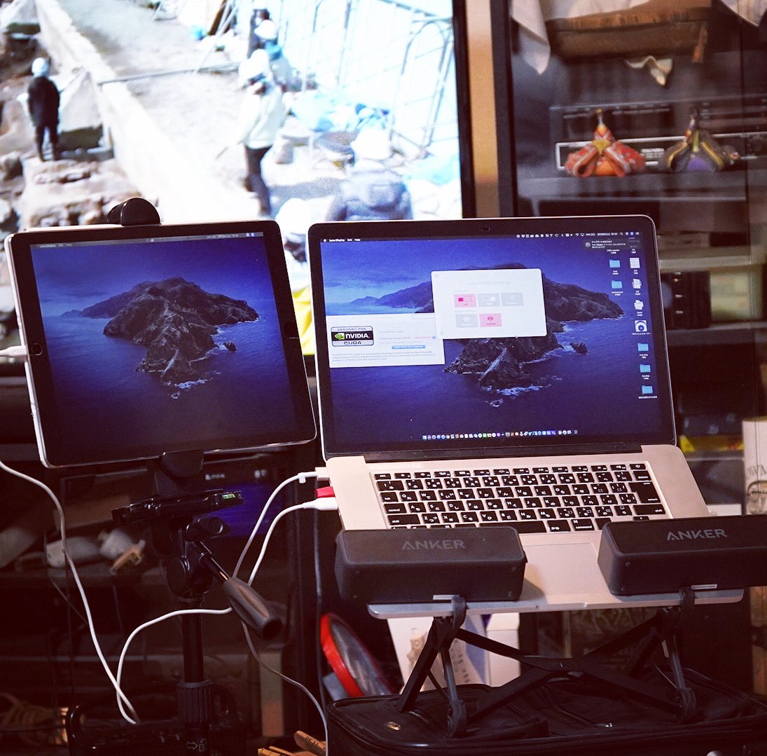 asterisknautz's tweet image. ガッチガチの作業環境。

#macbookpro2014 #ipad129 #lunadisplay #rooststand #ankersoundcore2 #velbontripod