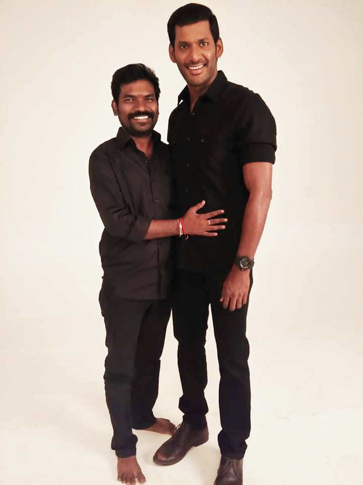 HariKr_official's tweet photo. நகை கொண்ட நன் முகமே..!
பகை வெல்லும் போர்வாலே..!!

Happy birthday @VishalKOfficial Anna 

#HBDVishal
#HappyBirthdayVishal 

@VffVishal @johnsoncinepro @saravanaspb @VISHAL_SFC @baraju_SuperHit https://t.co/QbE9BceB7U