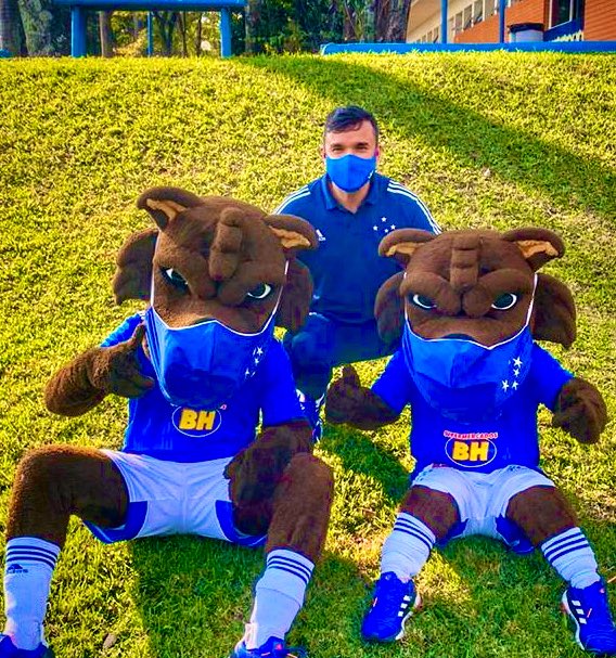 leoportela_'s tweet photo. Estamos preparados para a batalha e contamos com a força da torcida mais vitoriosa de Minas para conseguir os 3 pontos. Quem vem? #HOJETEMCRUZEIRO e nada mais interessa! 🦊👊🏼💙 https://t.co/hdT7I6hWxY