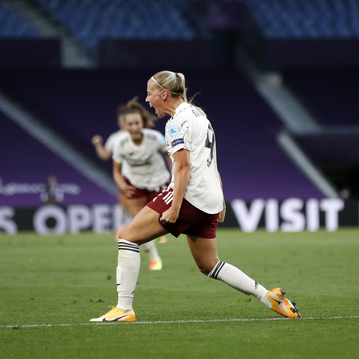 When #CaptainLittle assisted @BMeado9 it was our 37th goal combination of 2019/20 📊 Filis - McCabe Filis - Roord Grant - Evans Little - Evans Little - Nobbs Mead - Beattie Mead - Evans Mead - Filis Mead - Little Mead - Maier Mead - Mitchell Mead - McCabe Mead - Nobbs (1/3)