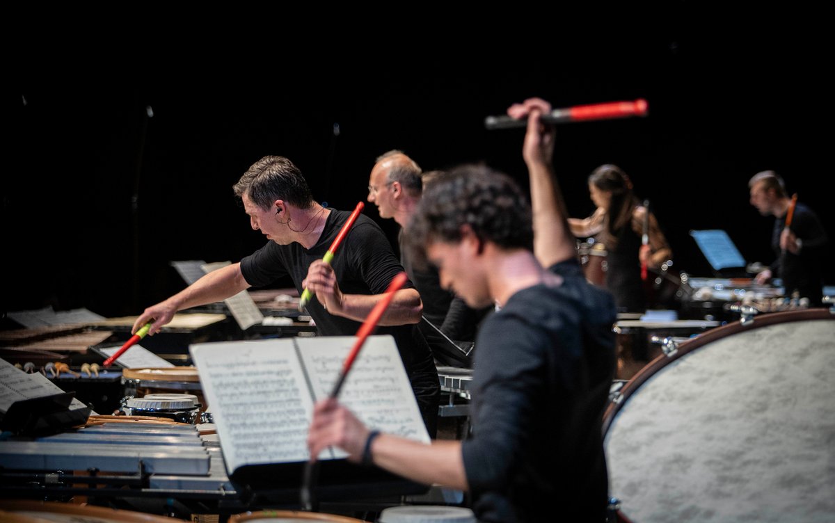 SbgFestival's tweet image. What a ”sound quake” with @GrubingerMartin and #ThePercussivePlanetEnsemble yesterday, August 28, at the Großes Festspielhaus! Stream the concert here: salzburgerfestspiele.at/en/broadcasts/… #salzburgfestival #salzburgerfestspiele #sbgfestival100 📷 SF/Marco Borrelli