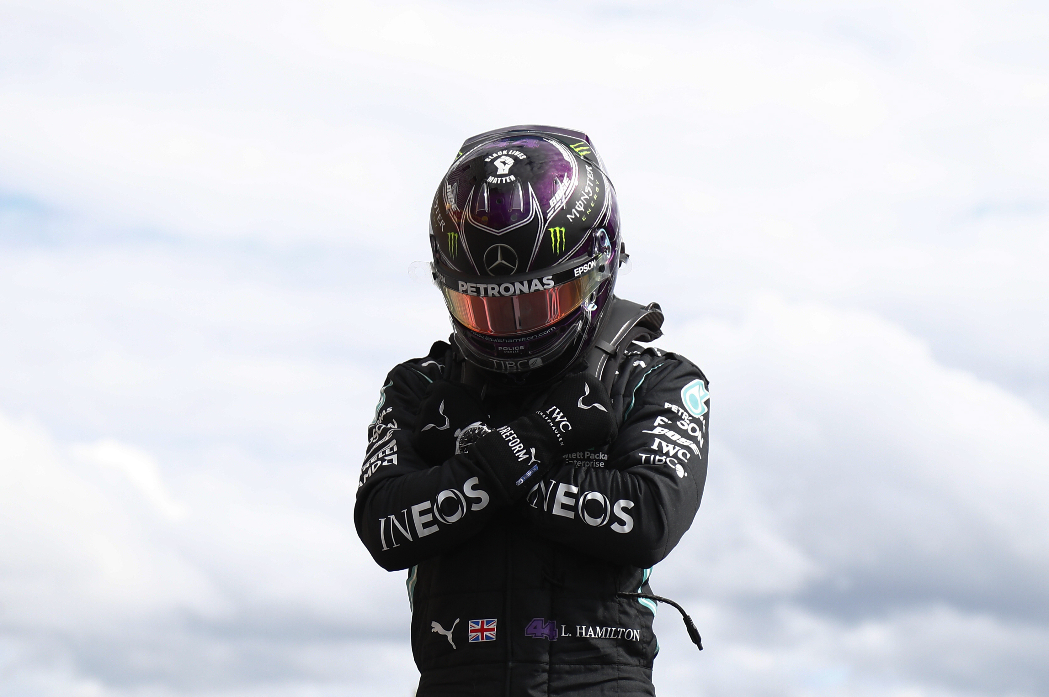 Lewis Hamilton hatodik belgiumi pole pozícióját szerezte meg, a két Ferrari Q2-ben elvérzett