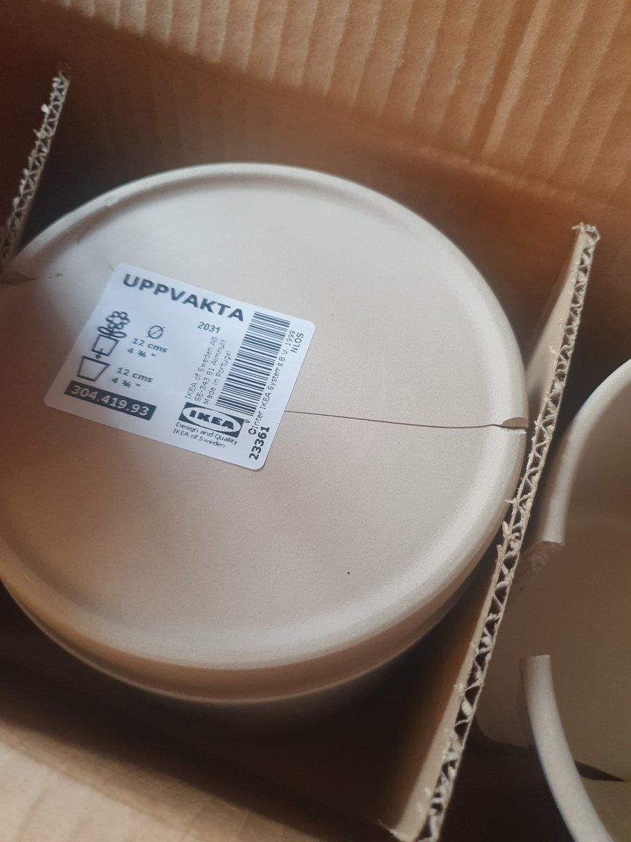 BethMLMiddleton's tweet photo. Seriously @IKEAUK? I've paid a tenner for delivery, waited almost a month and half my order has arrived smashed. https://t.co/xds16LfAnk