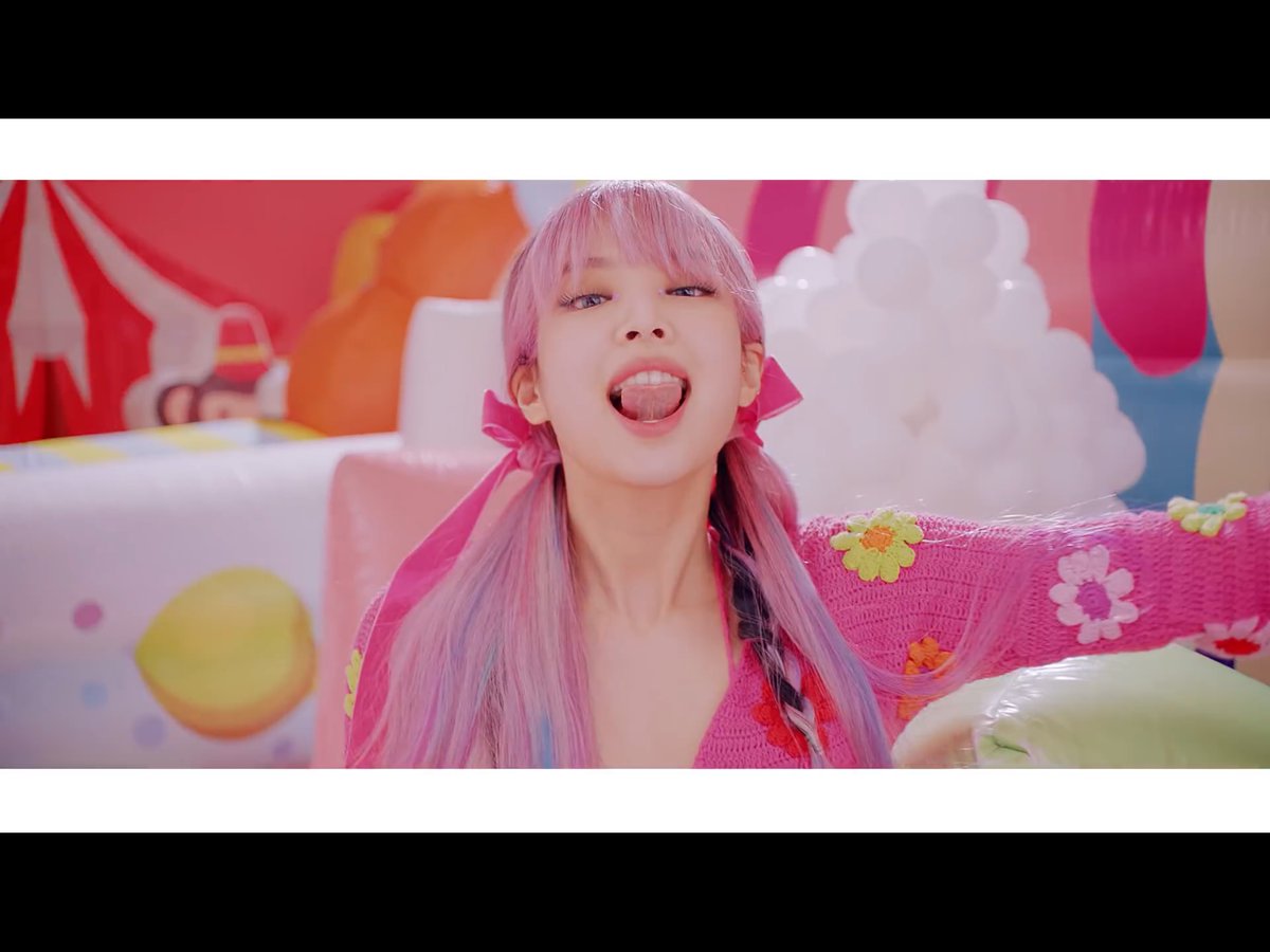  #IceCream   M/V stills a thread: @BLACKPINK  @selenagomez note: please do appreciate this... it takes a lot of time and isn’t as easy as it looks like.