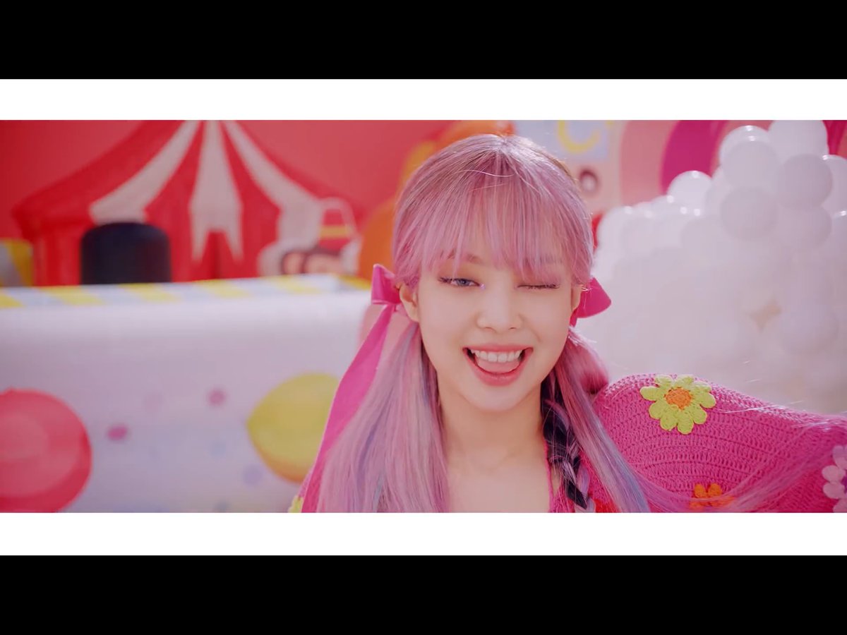  #IceCream   M/V stills a thread: @BLACKPINK  @selenagomez note: please do appreciate this... it takes a lot of time and isn’t as easy as it looks like.