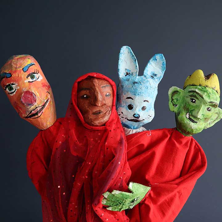 As part of our #LanternDIYFestival kit, <a href="/altscaletheatre/">alteredscaletheatre</a>'s Austin Mitchell Hewitt shows you how you can create puppets and perform a puppet show to delight your friends and neighbours, over the fence, or at a window for people who are shielding💙

VIDEO: 

lanterncompany.co.uk/puppets-street…
