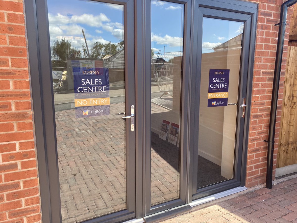 Working at our show home in Kempsey today! The sun is shining and the customers are loving our new development. Contact us for more details <a href="/Rooftop_Housing/">RooftopHousingGroup</a> <a href="/helptobuy/">Help to Buy</a> #SharedOwnership #OpenMarket .