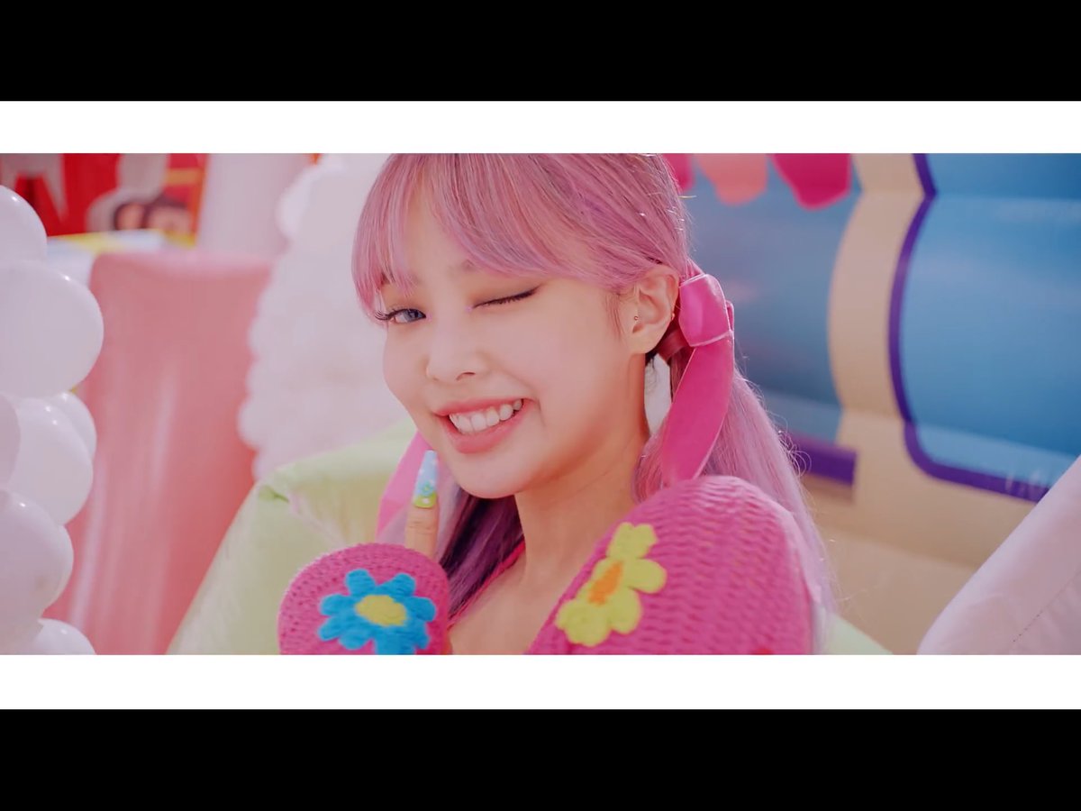  #IceCream   M/V stills a thread: @BLACKPINK  @selenagomez note: please do appreciate this... it takes a lot of time and isn’t as easy as it looks like.