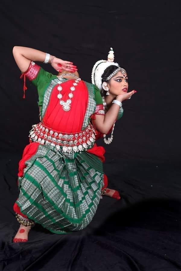  #Thread || 𝙄𝙉𝘿𝙄𝘼𝙉 𝘾𝙇𝘼𝙎𝙎𝙄𝘾𝘼𝙇 𝘿𝘼𝙉𝘾𝙀 ||Dance and music as ancient performing arts have always been a part of the life of Indian people. Our religious literature recognized dance as an important activity in the human search for Ishwara.