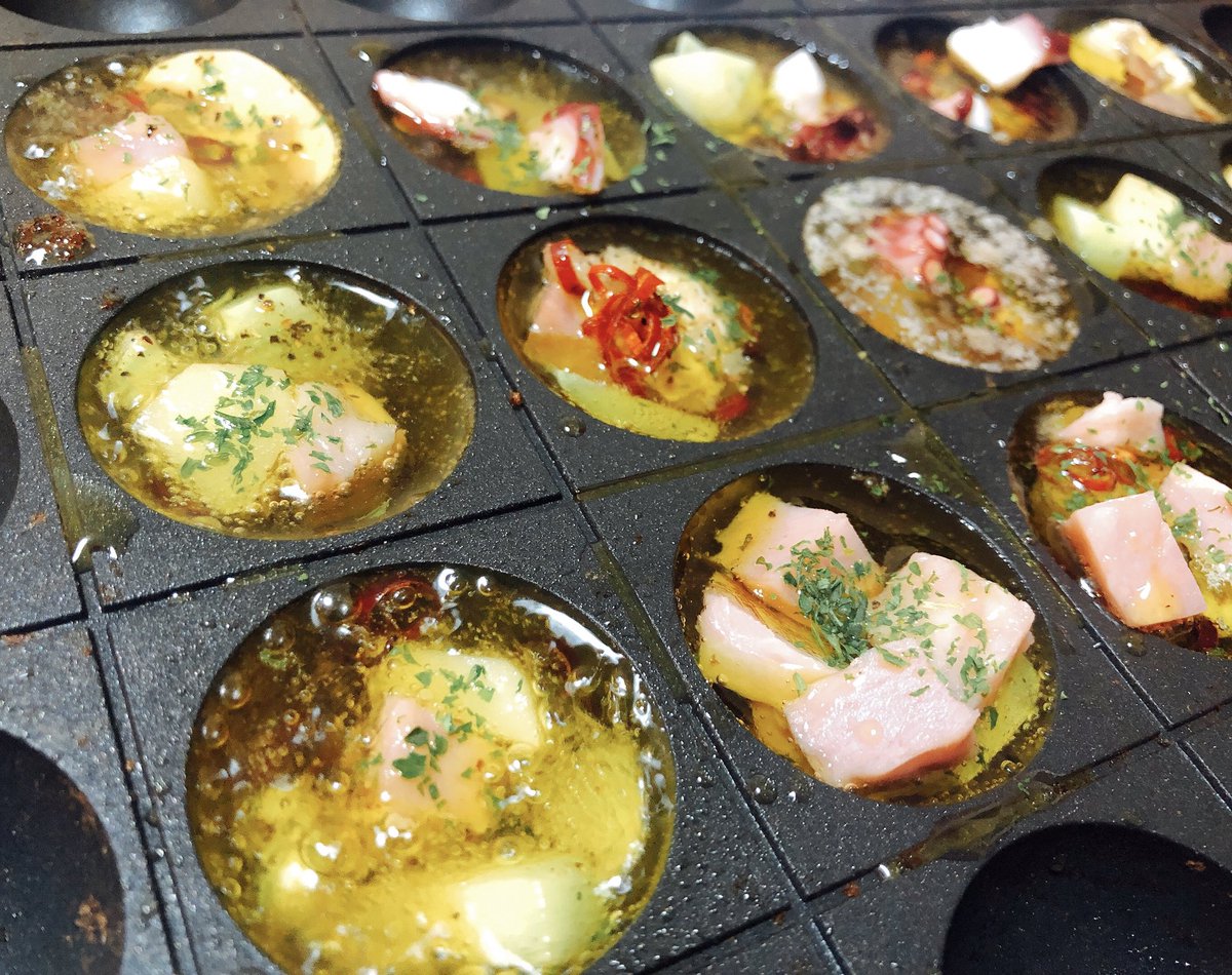 高菜良 タコ じゃがいも ベーコン ブロッコリー 砂肝などでたこ焼き機アヒージョ お酒いっぱい無くなるから楽じい