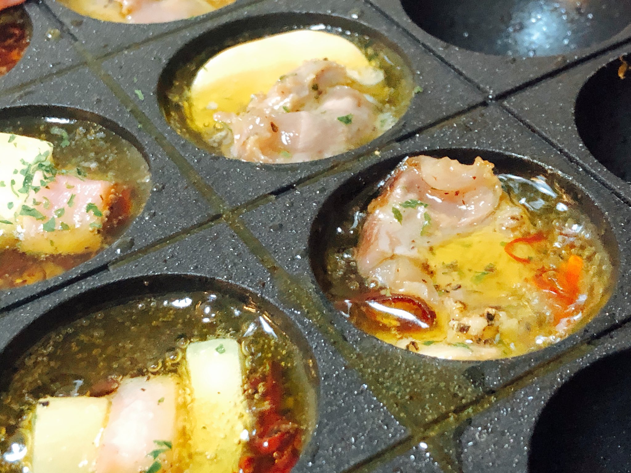 高菜良 タコ じゃがいも ベーコン ブロッコリー 砂肝などでたこ焼き機アヒージョ お酒いっぱい無くなるから楽じい T Co Bhqmjxzz0f Twitter