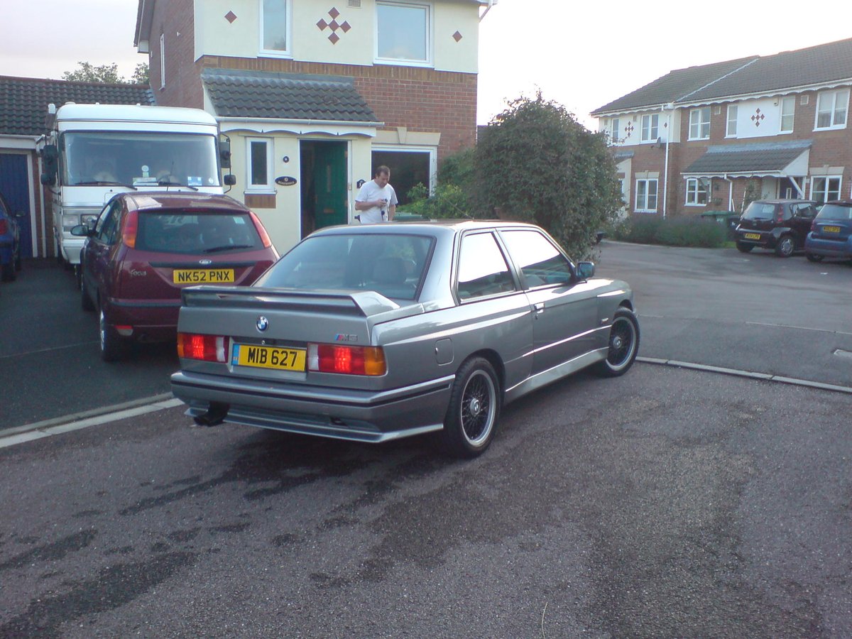 Both MIB 627 and 161 BMW were in the previous Tweet, as they were available to drive on the E92 M3 launch. Here& #39;s the E30 M3 Ravaglia at home (on an overlap with an E93 M3 in the background of one shot). I believe both classic M3s remain on  @BMW_UK& #39;s Heritage Fleet today...6/