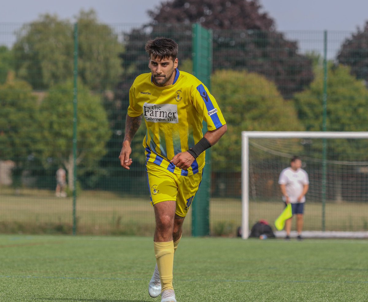 clanfieldfc's tweet photo. A few shots of @MauroMo10734571 in action for the Clan in preseason π΅π #UTC #followtheclan #hamdons #sponsorship https://t.co/QsqszVLQIy