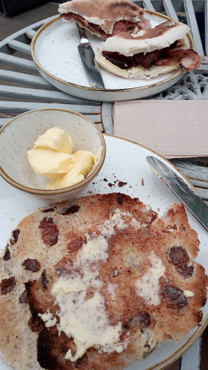 WolstenhulmeIan's tweet photo. The debate continues. Lovely breakfast @zanyzoey @kobecoffeeuk thanks for the great service Connie, @_JoeyFord and all the staff. #teacake #muffingate #supportlocal #OldhamHour https://t.co/qlP6vifwwn