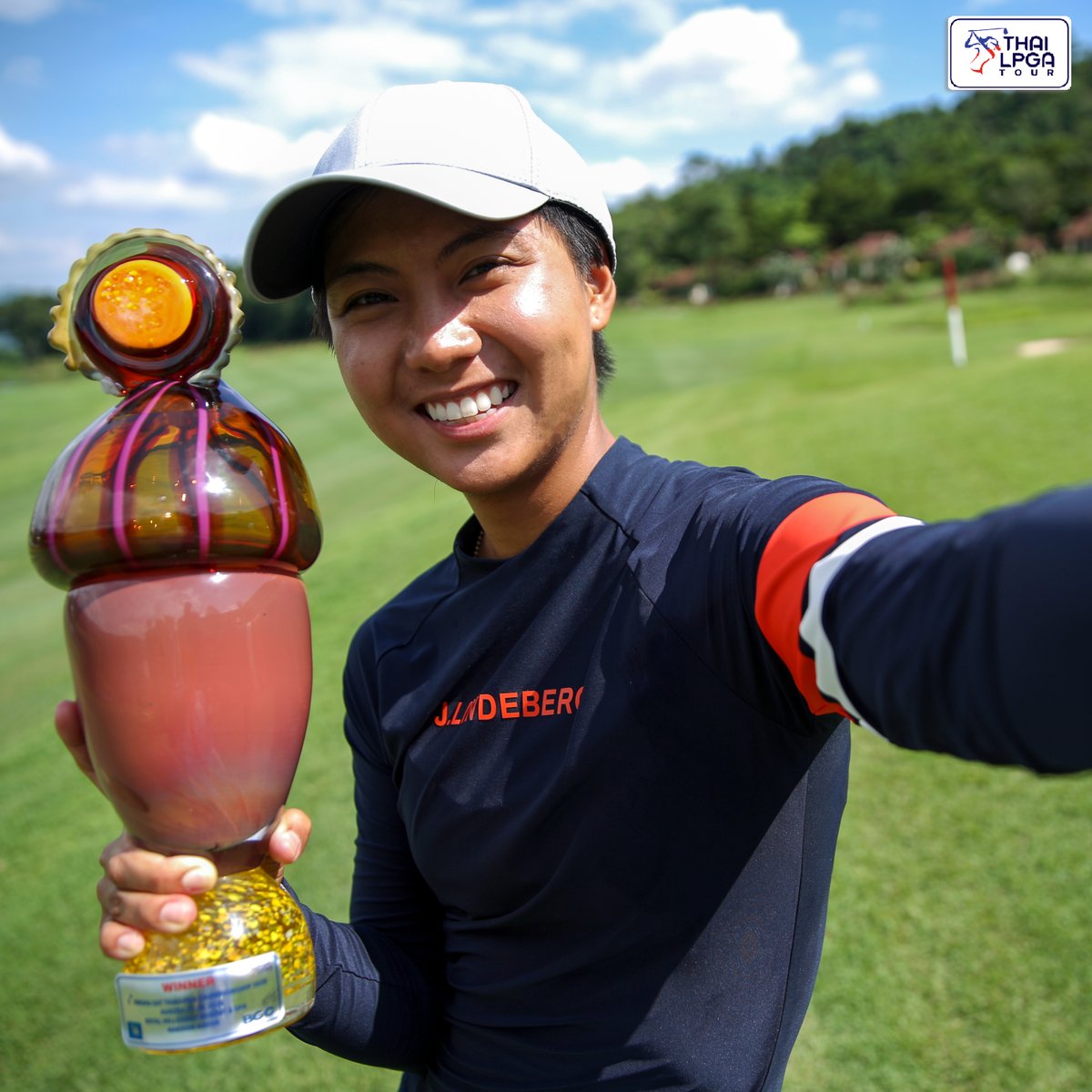 thailpga's tweet photo. #winnerselfie 5th SINGHA-SAT THAI LPGA CHAMPIONSHIP 2020

#ThaiLPGA https://t.co/XrNzlnlJMk