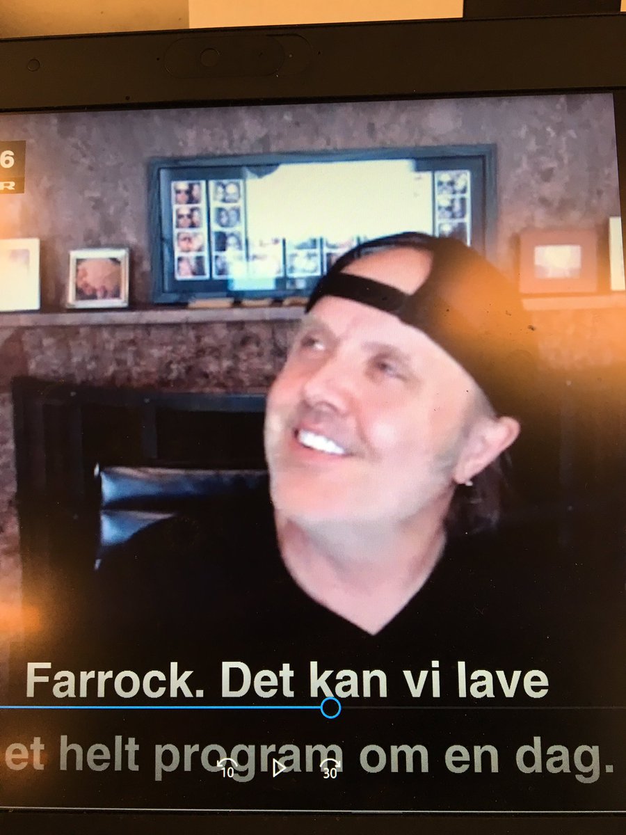 SÅ er det tid til farrock. Lars Ulrich approves