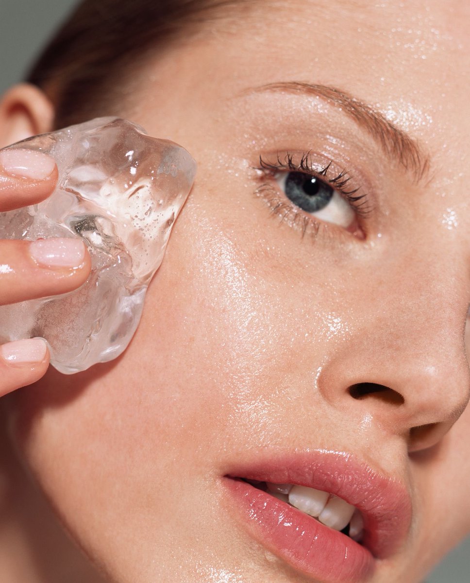 1. Ice Using ice on pimple akan bantu untuk reduce redness & swelling so that jerawat akan jadi less noticeable. However, it will not remove the content inside the pimple. : Byrdie
