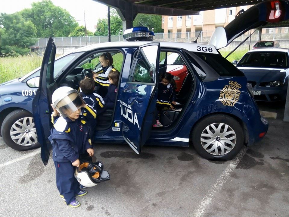 Todopolicia's tweet photo. Los niños siempre saben lo que quieren!
.
.
Comparte, síguenos!😃
.
.
#niños #serdemayor #demayorquieroser #vocacion https://t.co/6GuRq5jJCS