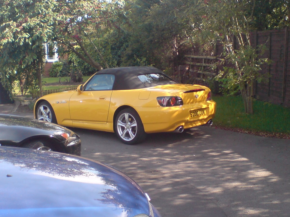 Here& #39;s the S2000, the one still on our driveway to this day, sharing screen time with other S2000s, and also my Mondeo ST220 Estate. Which I should *never* have sold.2/
