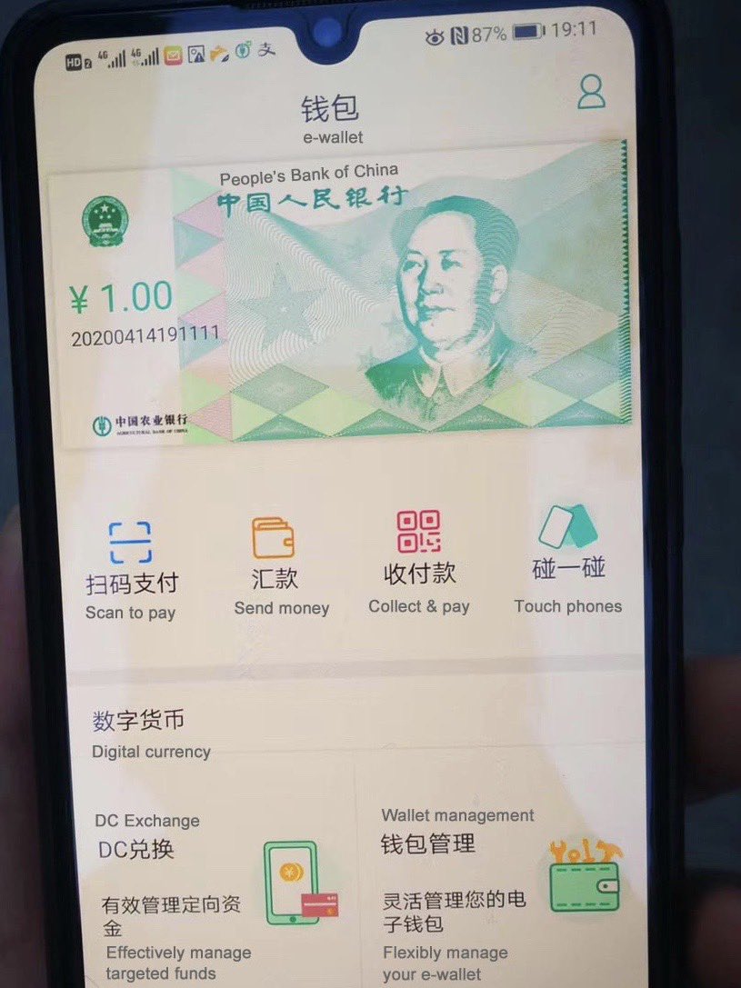 Kina er i fuld gang med at udrulle verdens første officielle digitale valuta! De fire store statsbanker tilbyder nu digitale pengepunge til deres kunder! Det kan blive en game changer for USD! #dkfinans #dkbiz #dkdigi