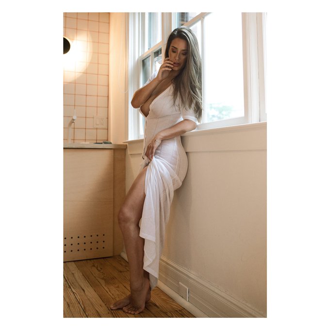 How dreamy is this sneak peak!? I can&rsquo;t wait to share the whole set with you 🥰 https://t.co/RshV3WJz