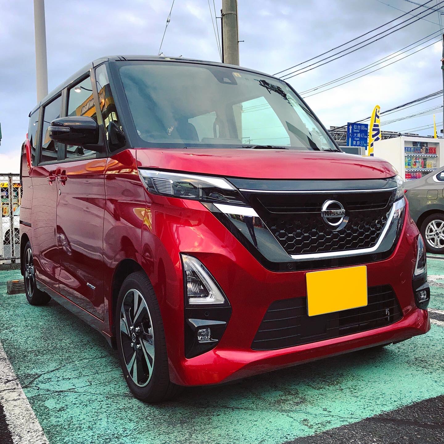 Twitter 上的 えむちだ 新しい愛車 日産ルークス が納車されました Suvからダウンサイジングです ハイウェイスターgターボプロパイロットエディションという長ったらしいグレード 憧れの西部警察カラー 赤黒ツートンです 小さなボディに機能てんこ盛り 嫁ちゃんも