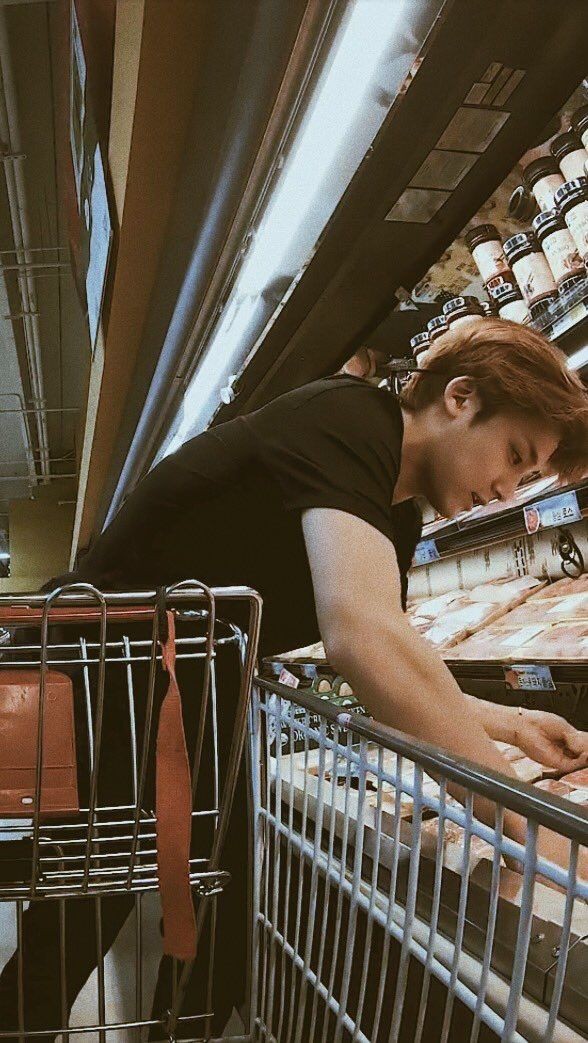 -10000/10he& #39;s too good looking and he looks out of your league