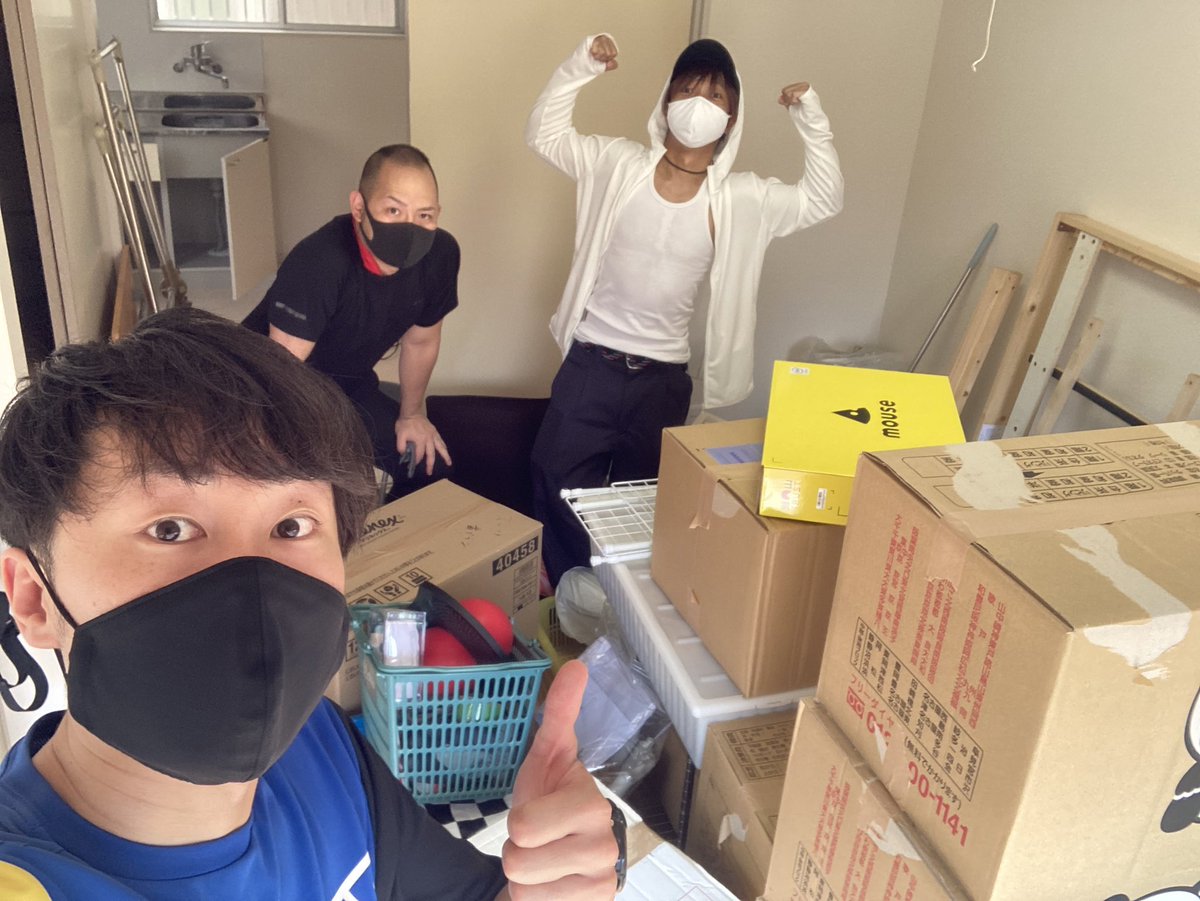 島岡亮丞 写真撮ってなかったからコータのから拝借 引越しで久々の重労働 いい汗かいた 美味しい肉食べて いいお酒飲んで 昔の話も沢山して幸せな一日 引越し楽しい