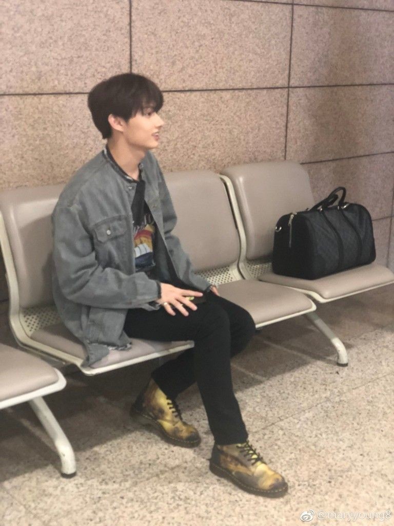 -10000/10he& #39;s too good looking and he looks out of your league