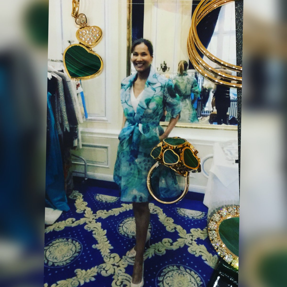 MDegenring's tweet photo. Backstage Haute Couture / High Jewellery fittings with Marie Amiere fascinates in an hand-painted silk-organza coat by #MahiDegenringCouture #MahiDegenringCouturexCHOPARD x @Chopar #ChopardHappyHearts - enjoy! 

For more: info@degenring-couture.de or fon +49 (0)221 - 25 75 661. https://t.co/SkSJOXKg4Y