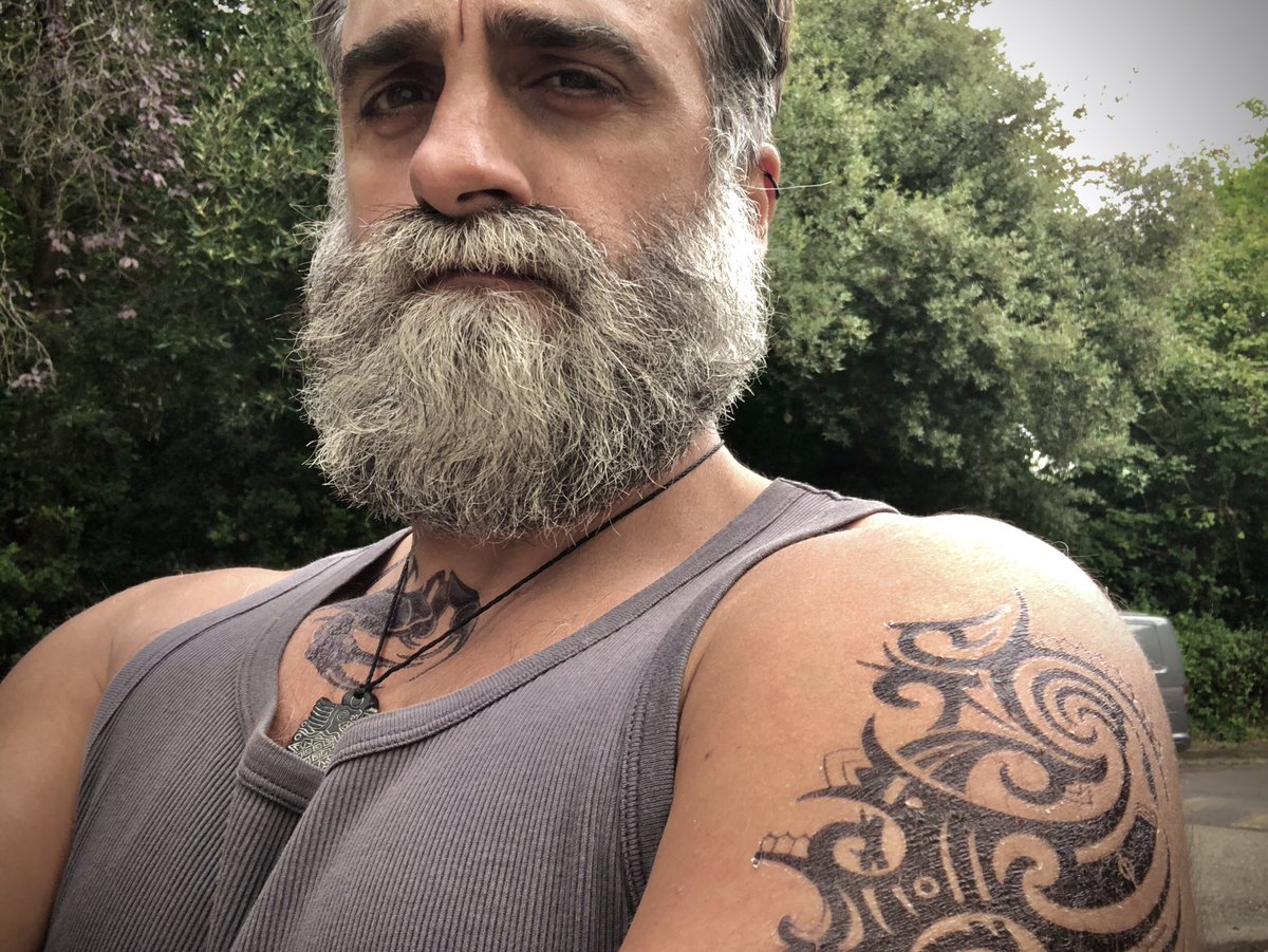 ag79ldn's tweet photo. Tattooed for a day... that beard need some trim!
.
#tattoo #ink #tatoo #beard #gay #gaybeard #gaybear #bear #bears #sicilianbear #sicilianman #sicilian #whitebeard #saltandpepper #scruff #scruffgay #bearcode #picoftheday @instabearz #messybeard https://t.co/2SRcPQG7ru