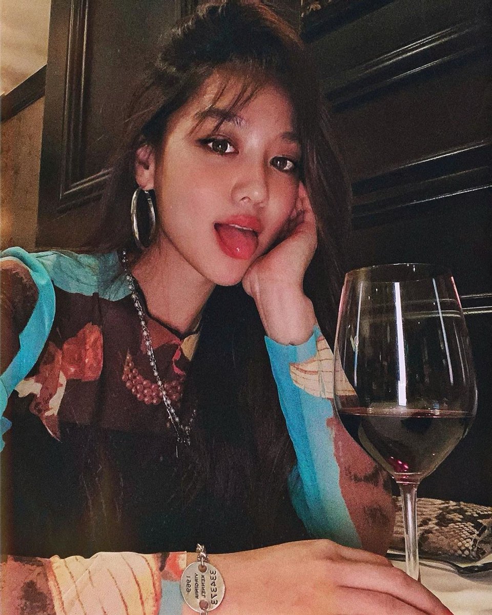 ๐๐๐. tweet media