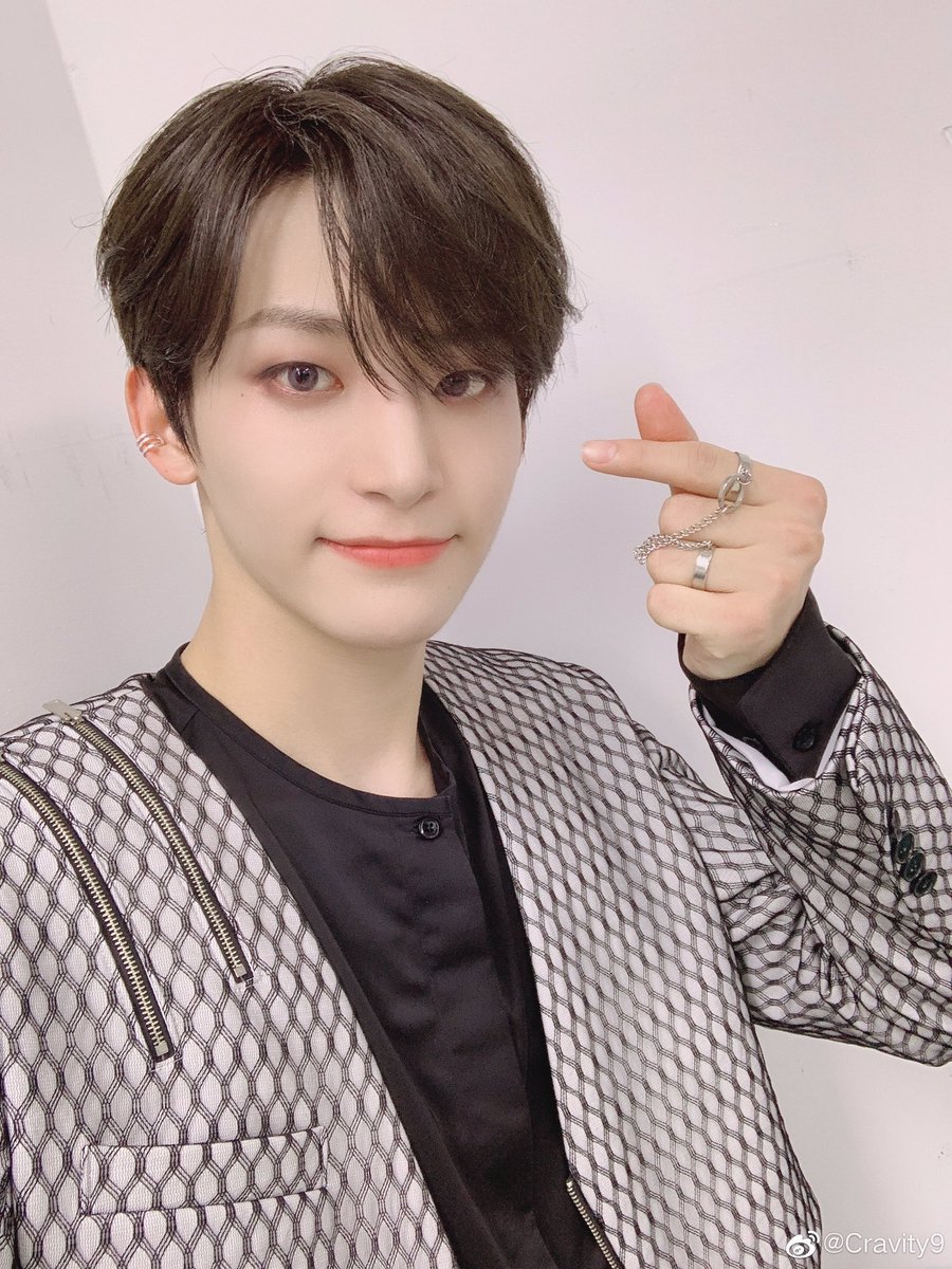 mogu_JM's tweet photo. 크래비티 웨이보 #구정모 #정모
LUVITY❤️ 今天很开心哦~🥰
#JUNGMO #LUVITY #Every_ON
🔗 https://t.co/QeqV5G4Ewe https://t.co/vy0D9oRZSL