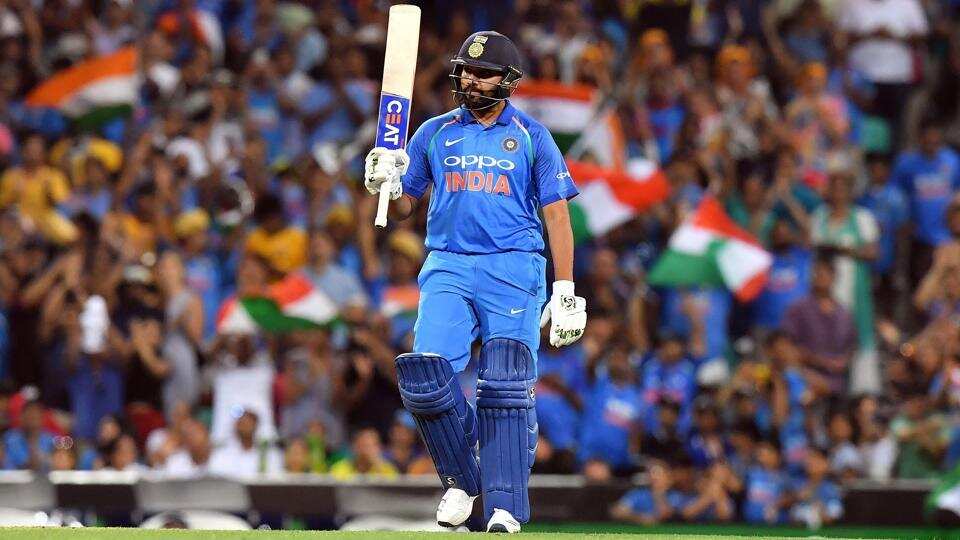 MIPaltanFamily's tweet photo. Congratulations Hitman @ImRo45 for winning the Rajiv Gandhi Khel Ratna award. Very well deserved. Keep shining like you always do. 
Now hopefully 5th IPL trophy for Mumbai Indians this year 🤞 

#KhelRatnaForRohitSharma https://t.co/ykgFkSKoVp