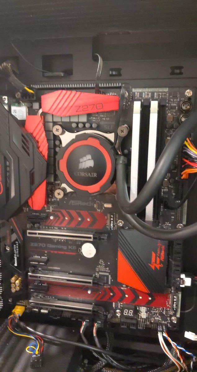 MatthewL33T's tweet photo. @JayzTwoCents I work on the road and use my PC to play games with my wife after work, I have slowly worked on this over the past 2 years grabbing what parts I find that are just a little better each time for what I can afford at the time. https://t.co/pYyJVhqZZZ