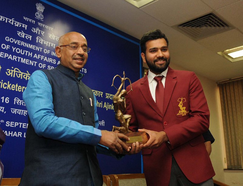 Rohit Sharma Received Arjuna Award In 2015 Rajiv Gandhi Khel Ratna Award In  2020 #KhelRatnaForRohitSharma #RohitSharma @ImRo45
