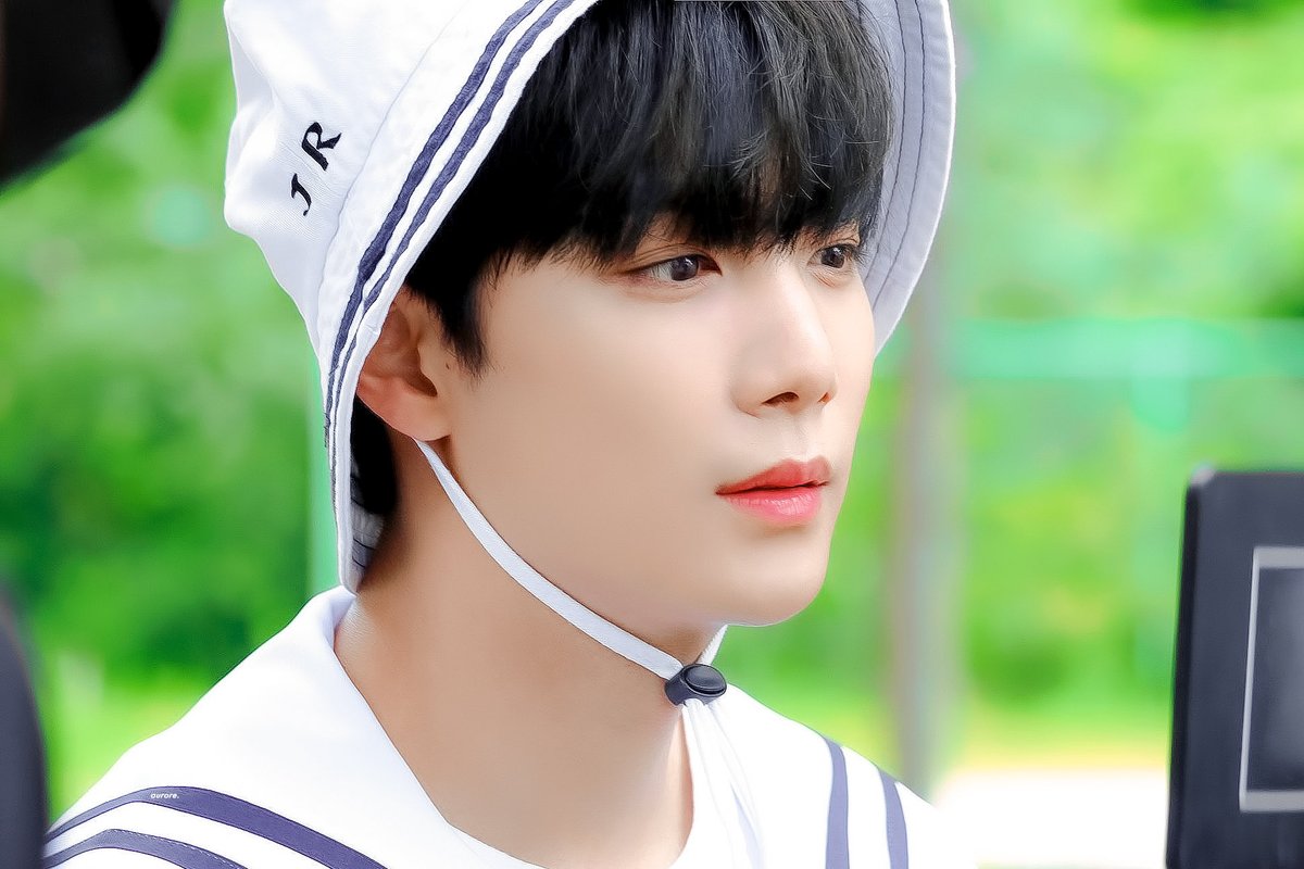 200829 뉴파파

#김종현 #JR
#위플레이

bit.ly/3lChZf9