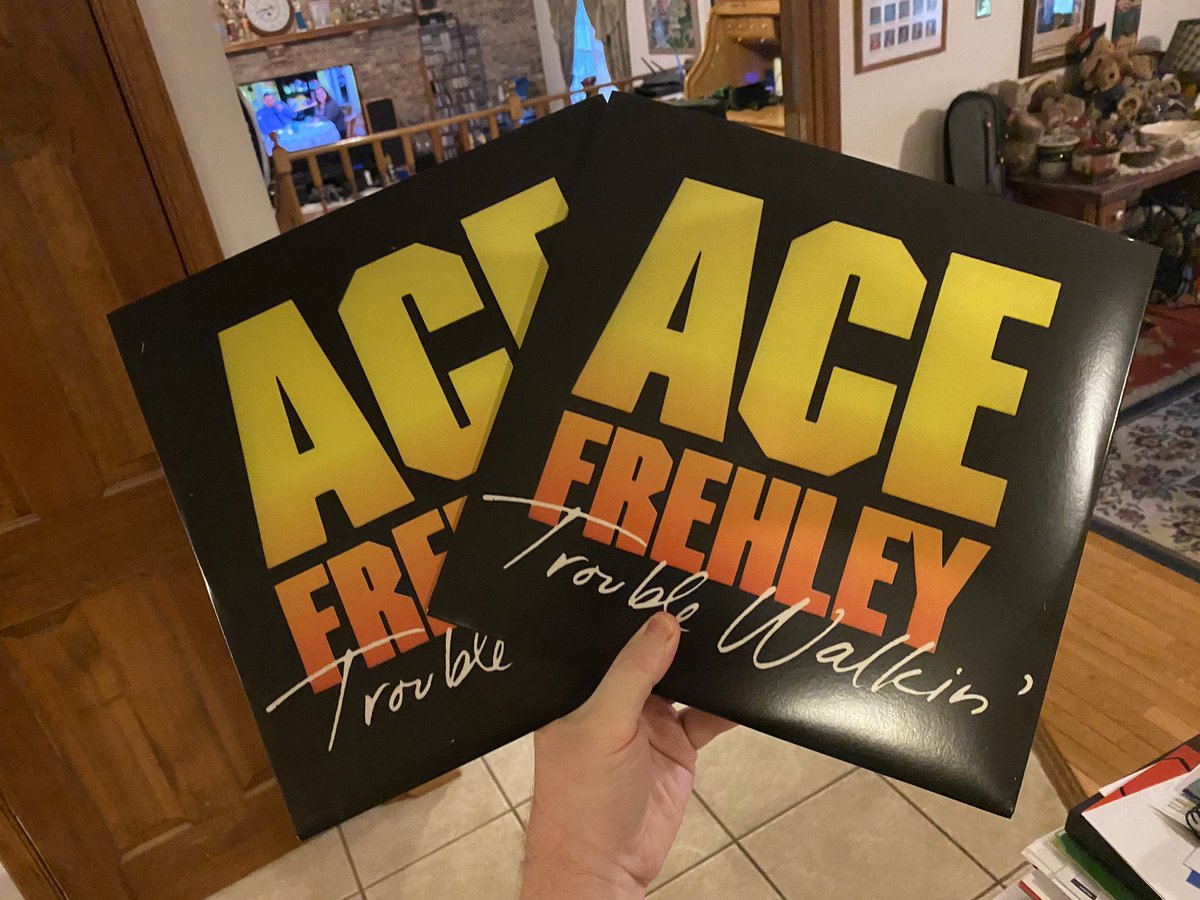 Kapn_Krunch87's tweet photo. @ace_frehley Got mine this morning at @traxonwaxrecord  in Catonsville, MD!!! https://t.co/uR9sKqalPs