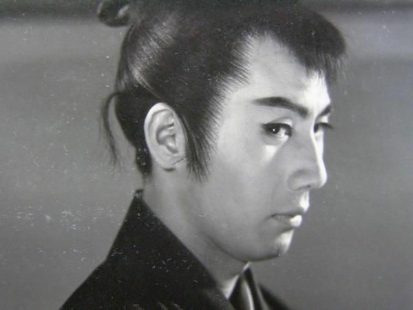 うえまる در توییتر 市川雷蔵は時代劇でも現代劇でも何でもございなところがカメレオン俳優たる所以だが 時代劇 だと町人髷浪人髷月代総髪何でも似合っていて 時代劇の中でも役幅が広いのが強みだと思う